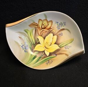 Floral Leaf-Shaped Decorative Dish